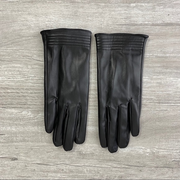 Accessories - NWOT Black Faux Leather Winter Gloves